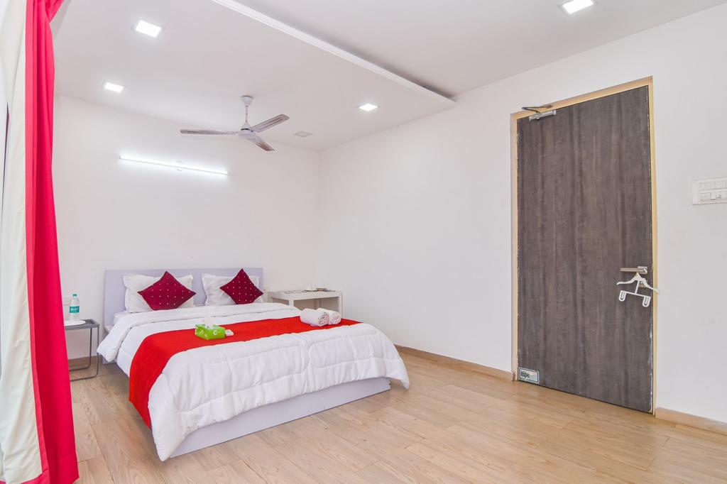 Queen Bedroom 2